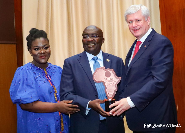 Vice President Dr. Mahamudu Bawumia, flanked by Rt. Hon. Stephen Harper, former Prime Minister of Canada and Chairman of the International Democrat Union and Mrs. Louisa Atta-Agyemang, President of YDUA, soon after he received the award on behalf of President Akufo-Addo at the Jubilee House, Accra. 